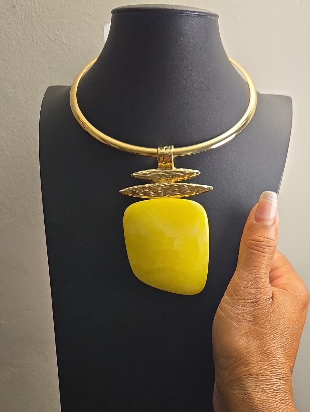 Gold Tone Choker Necklace with Yellow Stone Pendant